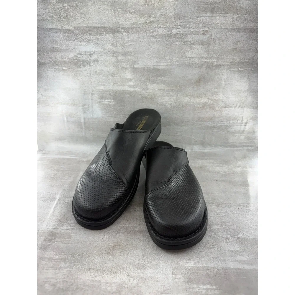 Clarks Collection Black Leather Mules Clogs Cushion Soft Women Sz 10M